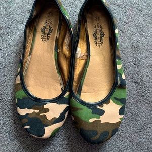 Charles Albert Flats size 7.5